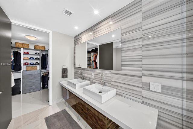 1100 Biscayne Blvd 5502, Miami, FL 33132