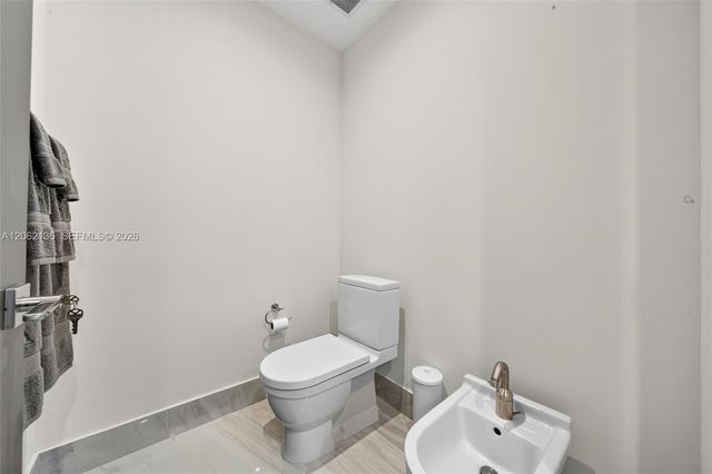 1100 Biscayne Blvd 5502, Miami, FL 33132