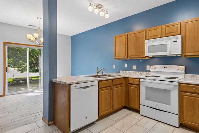 670 Kingfisher Lane G, Woodbury, MN 55125