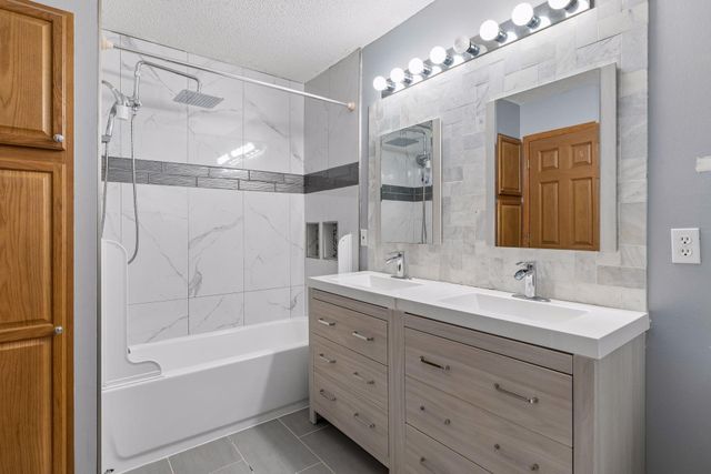 670 Kingfisher Lane G, Woodbury, MN 55125