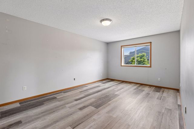 670 Kingfisher Lane G, Woodbury, MN 55125