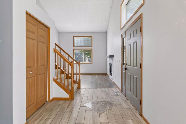 670 Kingfisher Lane G, Woodbury, MN 55125