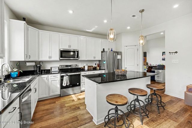 4009 Cobblestone Ln, La Grange, KY 40031