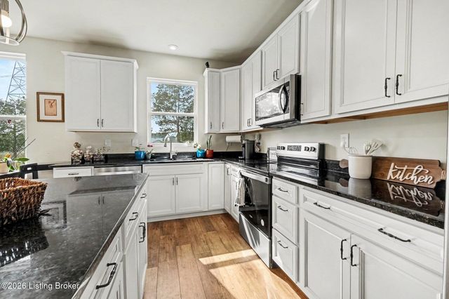 4009 Cobblestone Ln, La Grange, KY 40031
