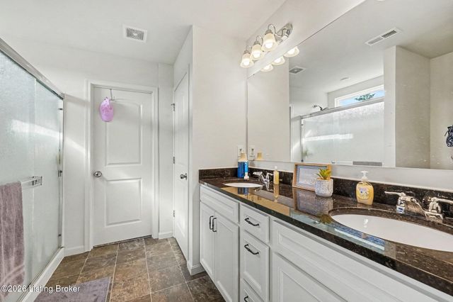 4009 Cobblestone Ln, La Grange, KY 40031
