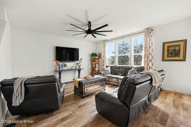 4009 Cobblestone Ln, La Grange, KY 40031