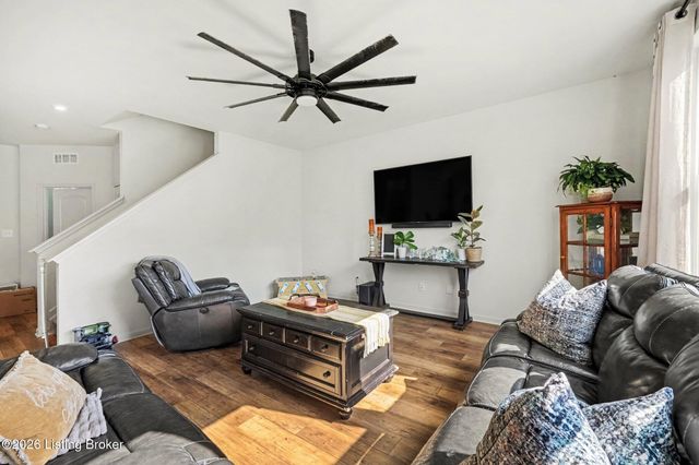 4009 Cobblestone Ln, La Grange, KY 40031