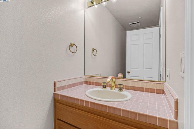 2215 Chardonnay Way, Livermore, CA 94550