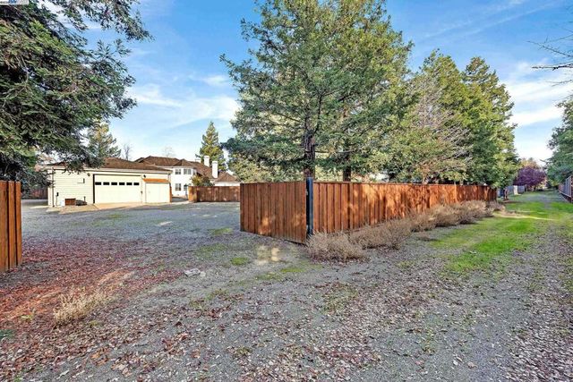 2215 Chardonnay Way, Livermore, CA 94550