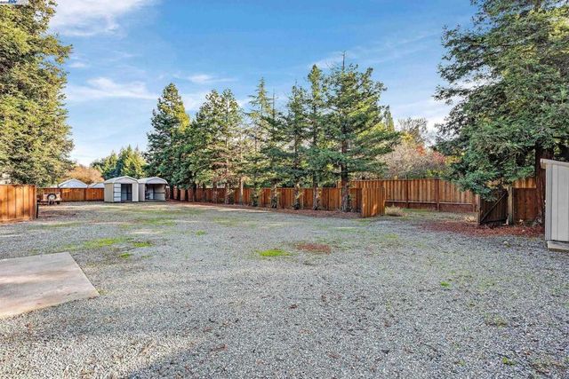 2215 Chardonnay Way, Livermore, CA 94550