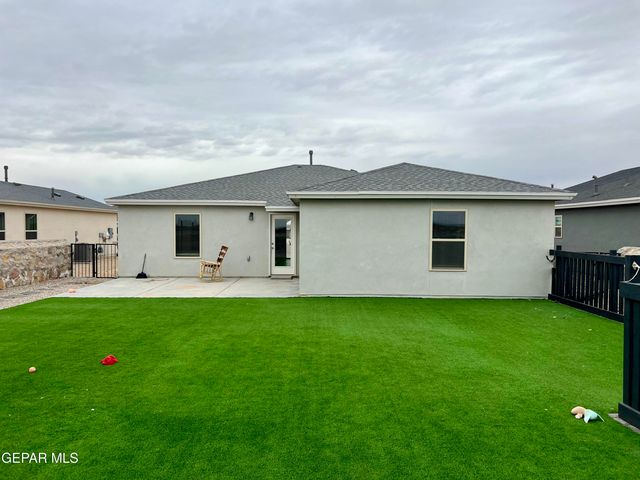 1076 Nalito Beltran Place, Horizon City, TX 79928