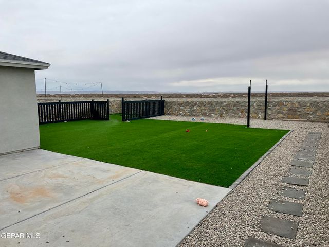 1076 Nalito Beltran Place, Horizon City, TX 79928