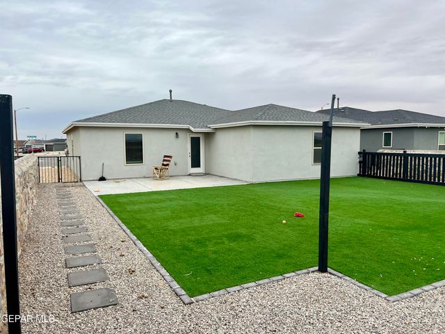 1076 Nalito Beltran Place, Horizon City, TX 79928