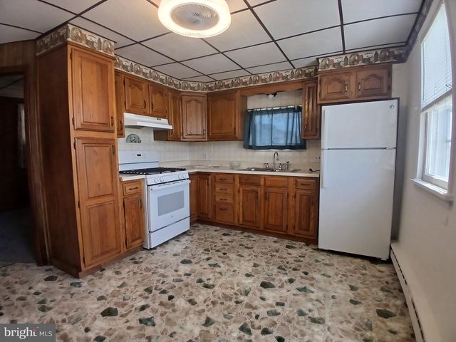 1548 W INDEPENDENCE ST, Coal Township, PA 17866