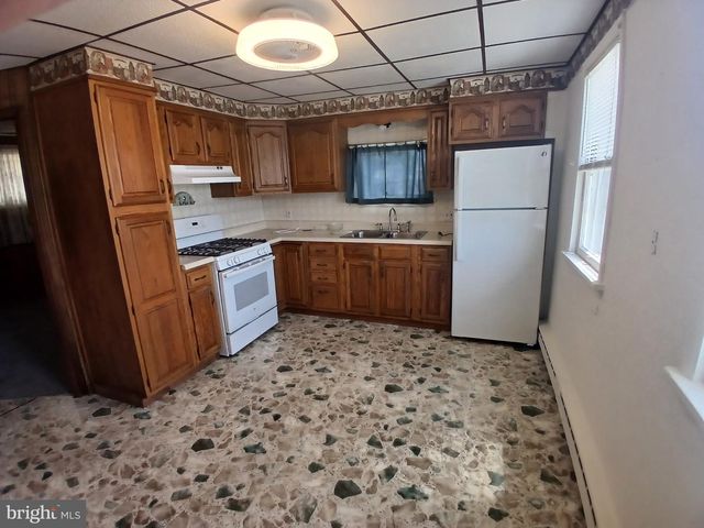 1548 W INDEPENDENCE ST, Coal Township, PA 17866