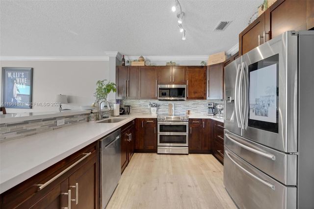 15910 SW 69th Ln, Miami, FL 33193