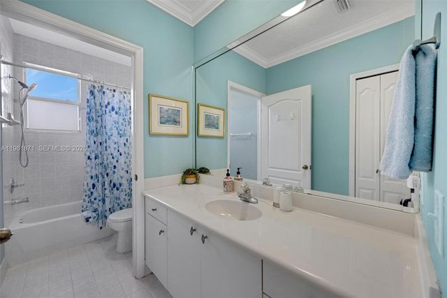 15910 SW 69th Ln, Miami, FL 33193