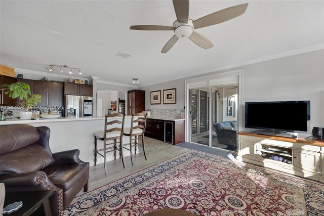 15910 SW 69th Ln, Miami, FL 33193