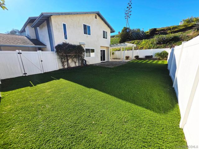 2230 Ledgeview Ln, Spring Valley, CA 91977