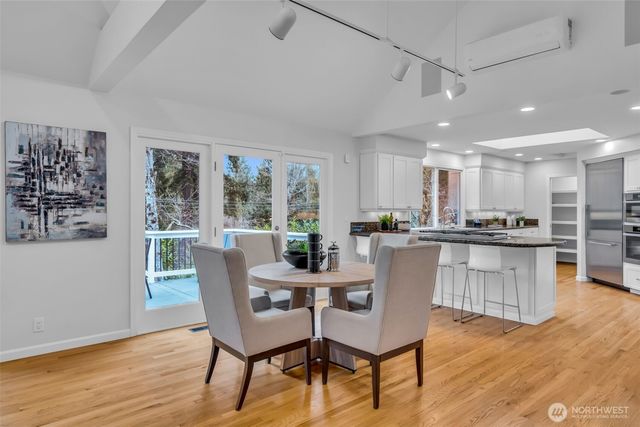8402 SE 53rd Place, Mercer Island, WA 98040