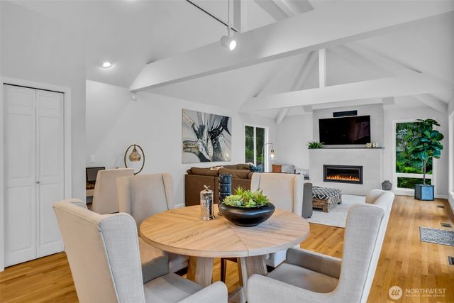 8402 SE 53rd Place, Mercer Island, WA 98040