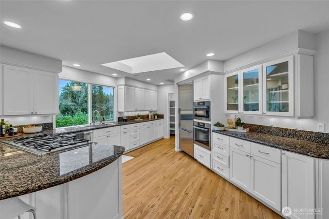 8402 SE 53rd Place, Mercer Island, WA 98040