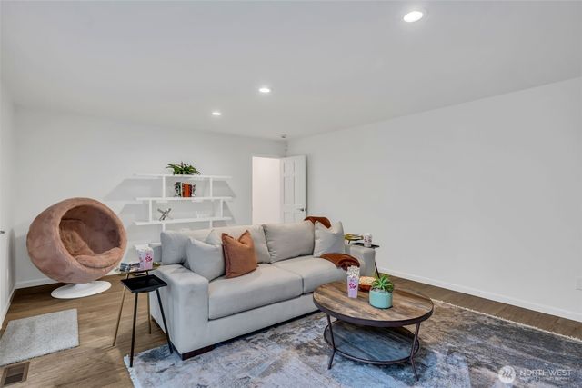 8402 SE 53rd Place, Mercer Island, WA 98040