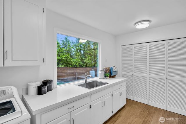 8402 SE 53rd Place, Mercer Island, WA 98040