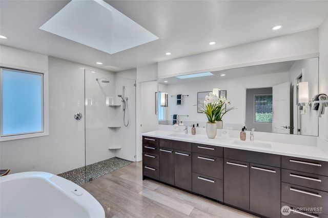 8402 SE 53rd Place, Mercer Island, WA 98040