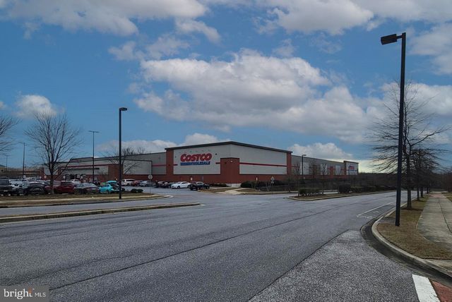 9303 GEATON PARK, Lanham, MD 20706