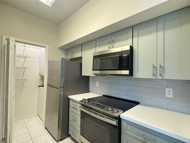 6602 Harbor Town Drive 303, Houston, TX 77036
