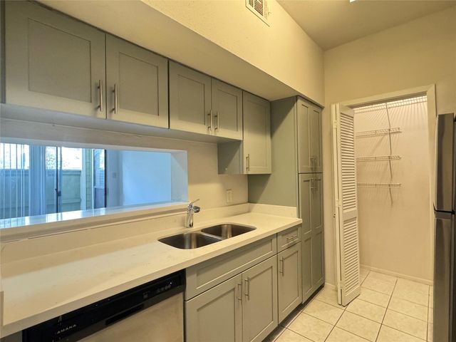 6602 Harbor Town Drive 303, Houston, TX 77036