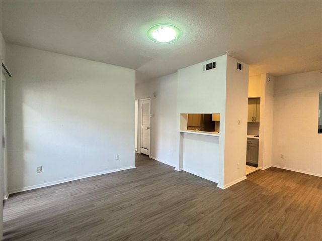6602 Harbor Town Drive 303, Houston, TX 77036