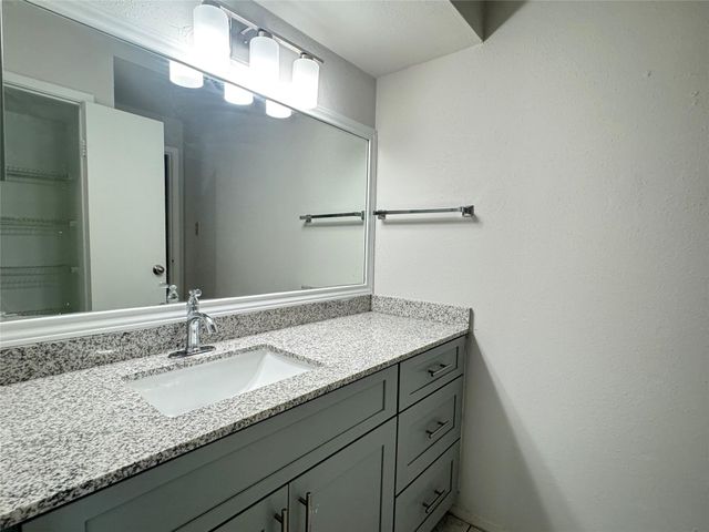 6602 Harbor Town Drive 303, Houston, TX 77036
