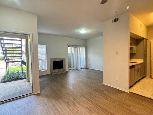 6602 Harbor Town Drive 303, Houston, TX 77036