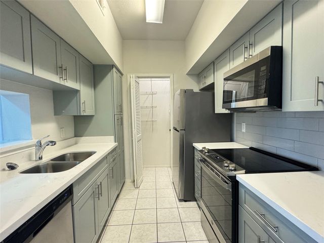 6602 Harbor Town Drive 303, Houston, TX 77036