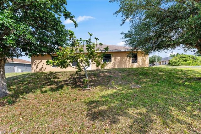 218 Pembroke ST, Lehigh Acres, FL 33974