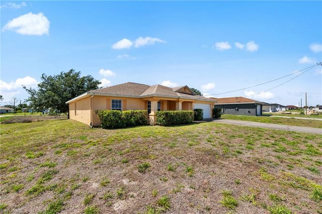 218 Pembroke ST, Lehigh Acres, FL 33974
