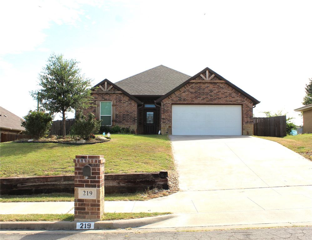 219 Prairie Wind Boulevard, Stephenville, TX 76401