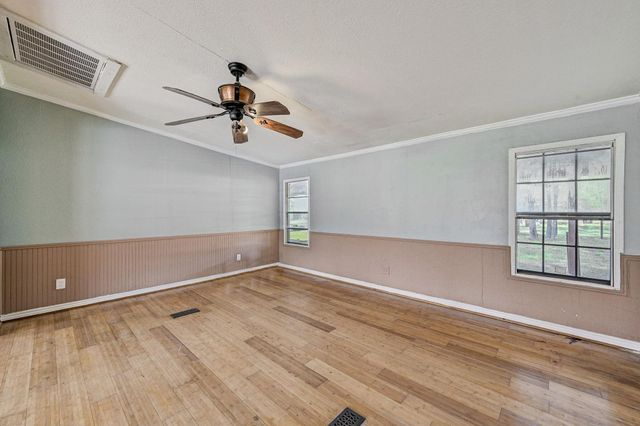 858 Big Hawg Dr, Trinity, TX 75862