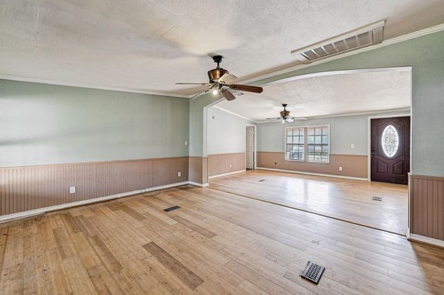 858 Big Hawg Dr, Trinity, TX 75862