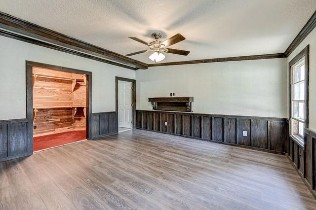 858 Big Hawg Dr, Trinity, TX 75862