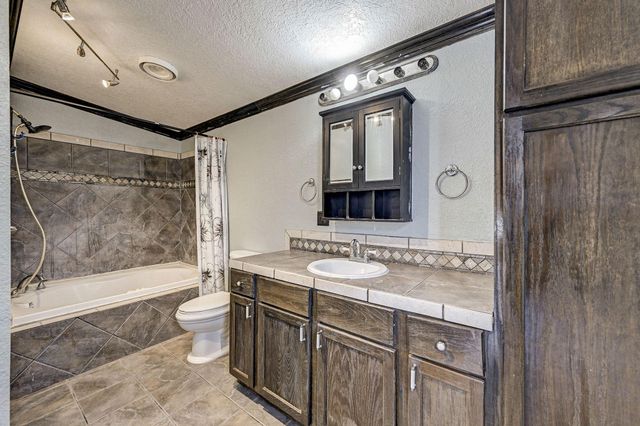 858 Big Hawg Dr, Trinity, TX 75862