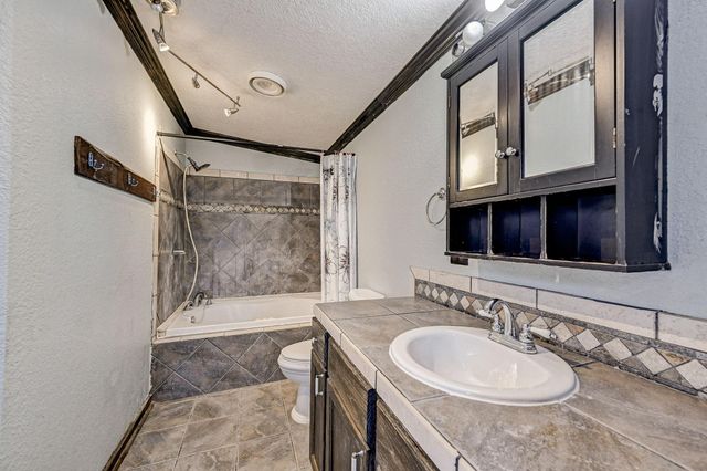 858 Big Hawg Dr, Trinity, TX 75862