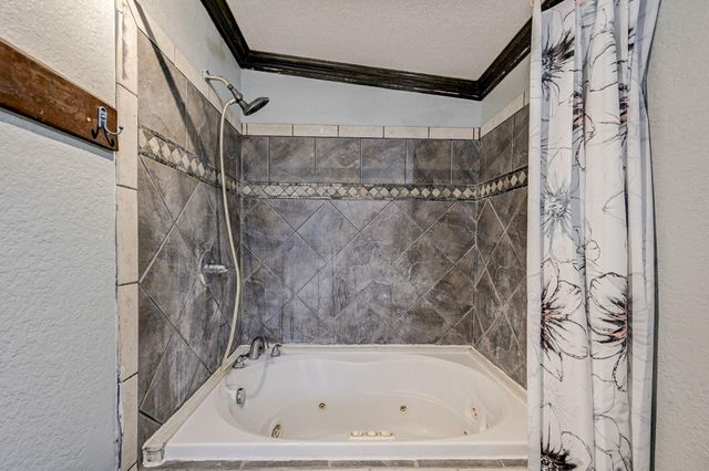 858 Big Hawg Dr, Trinity, TX 75862