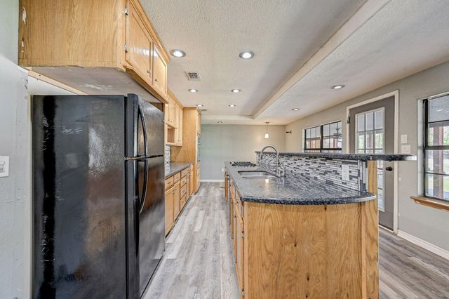 858 Big Hawg Dr, Trinity, TX 75862