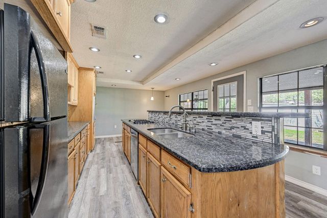 858 Big Hawg Dr, Trinity, TX 75862
