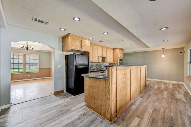 858 Big Hawg Dr, Trinity, TX 75862