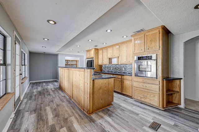 858 Big Hawg Dr, Trinity, TX 75862