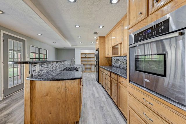 858 Big Hawg Dr, Trinity, TX 75862
